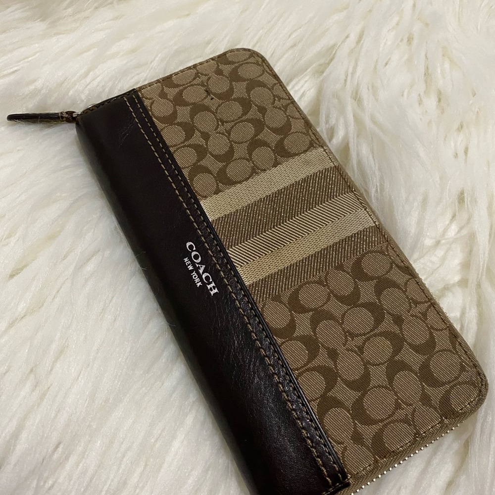 Coach Signature zip wallet